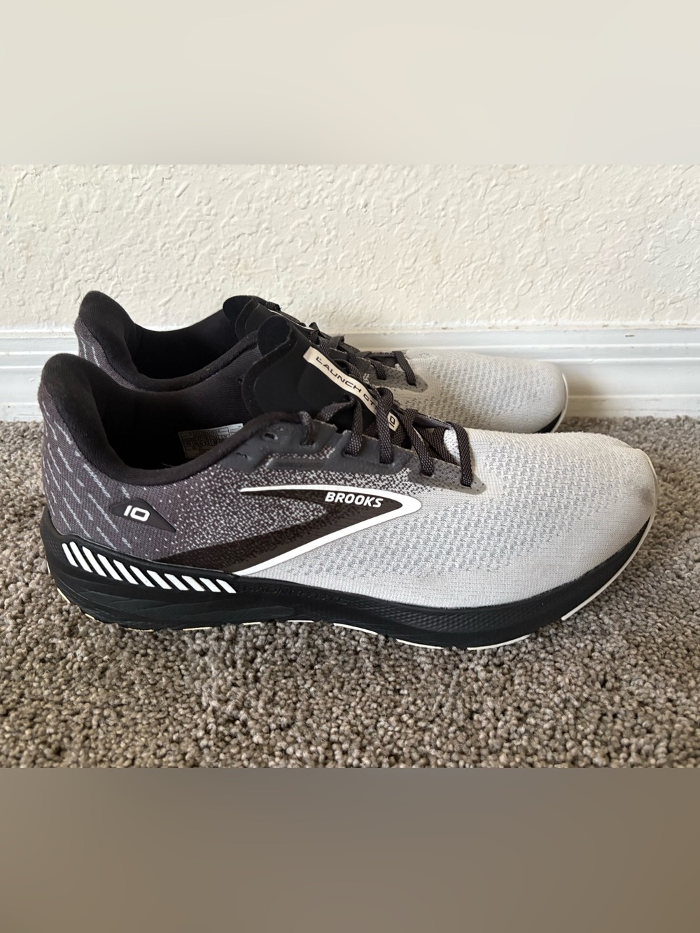 Brooks Launched GTS 10 Size 14 - Picture 3 of 14
